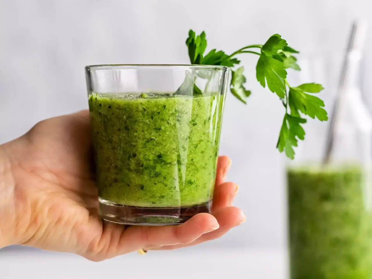 parsley-smoothie-recipe-78190e287d10cf85715419608a17ceb8-1280x960.webp